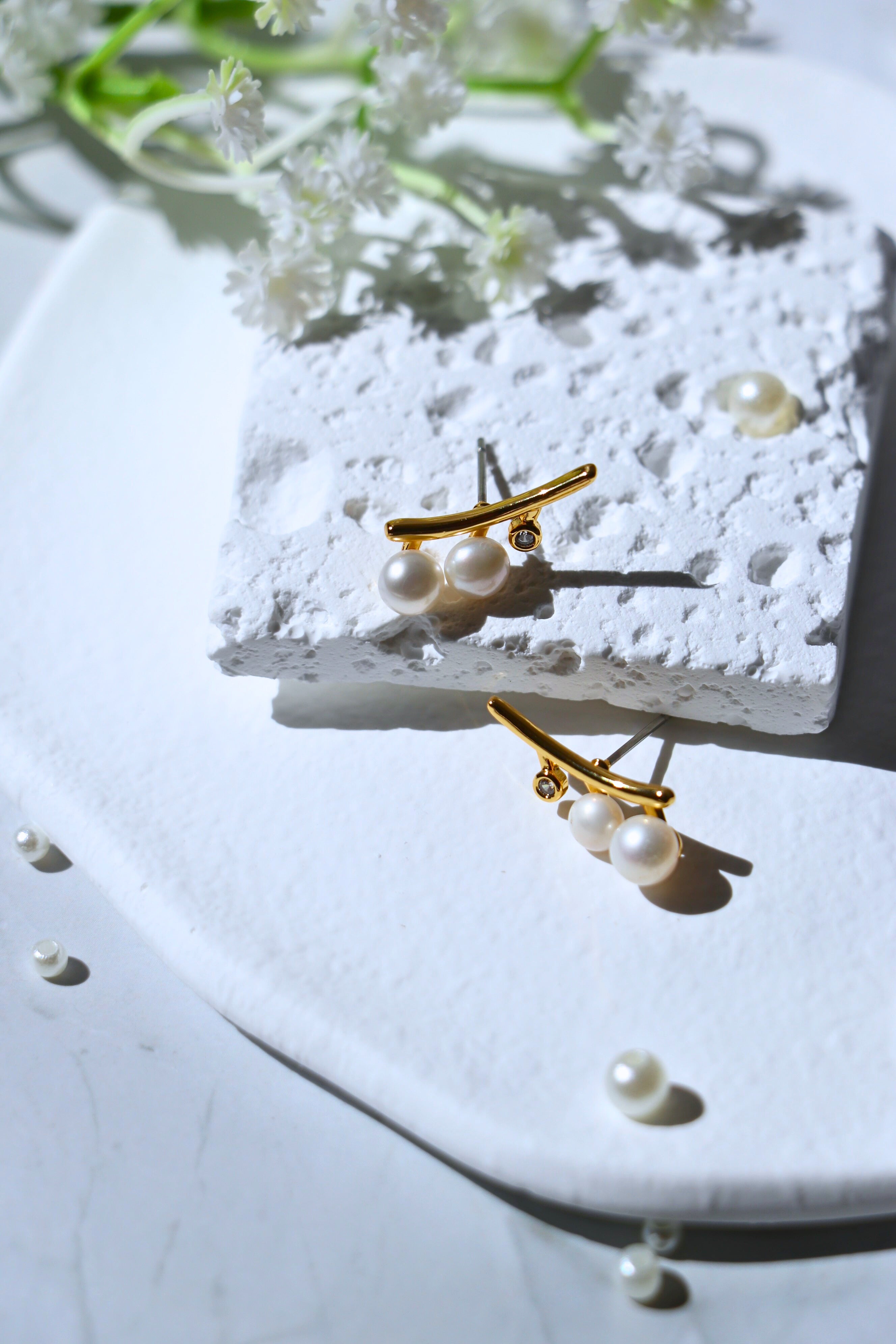 Nusa Crystal Pearl gold plated stud earrings with white crystals and pearls, 16mm by 7mm